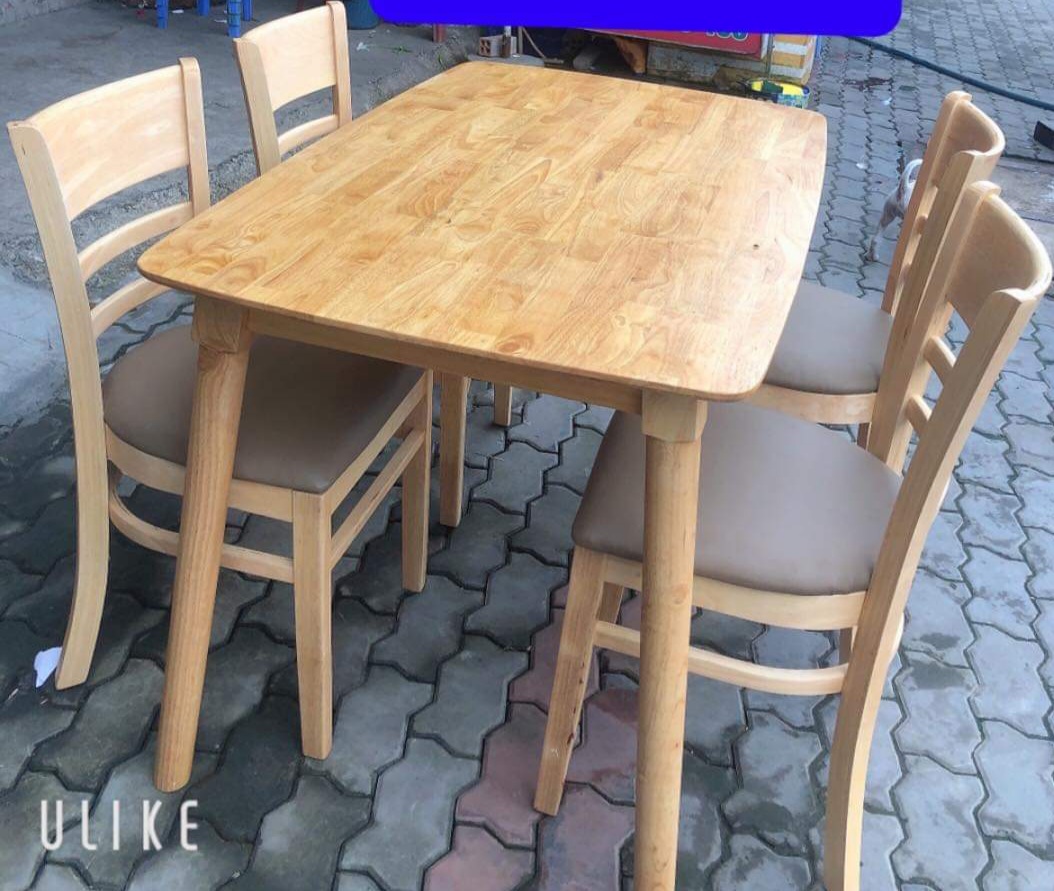 Bộ Bàn Ăn Gỗ 4 Ghế Cao Su