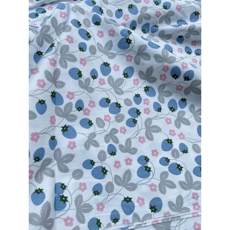 vải thô lụa hình quả dâu tây 100% cotton mềm mát may ga gối