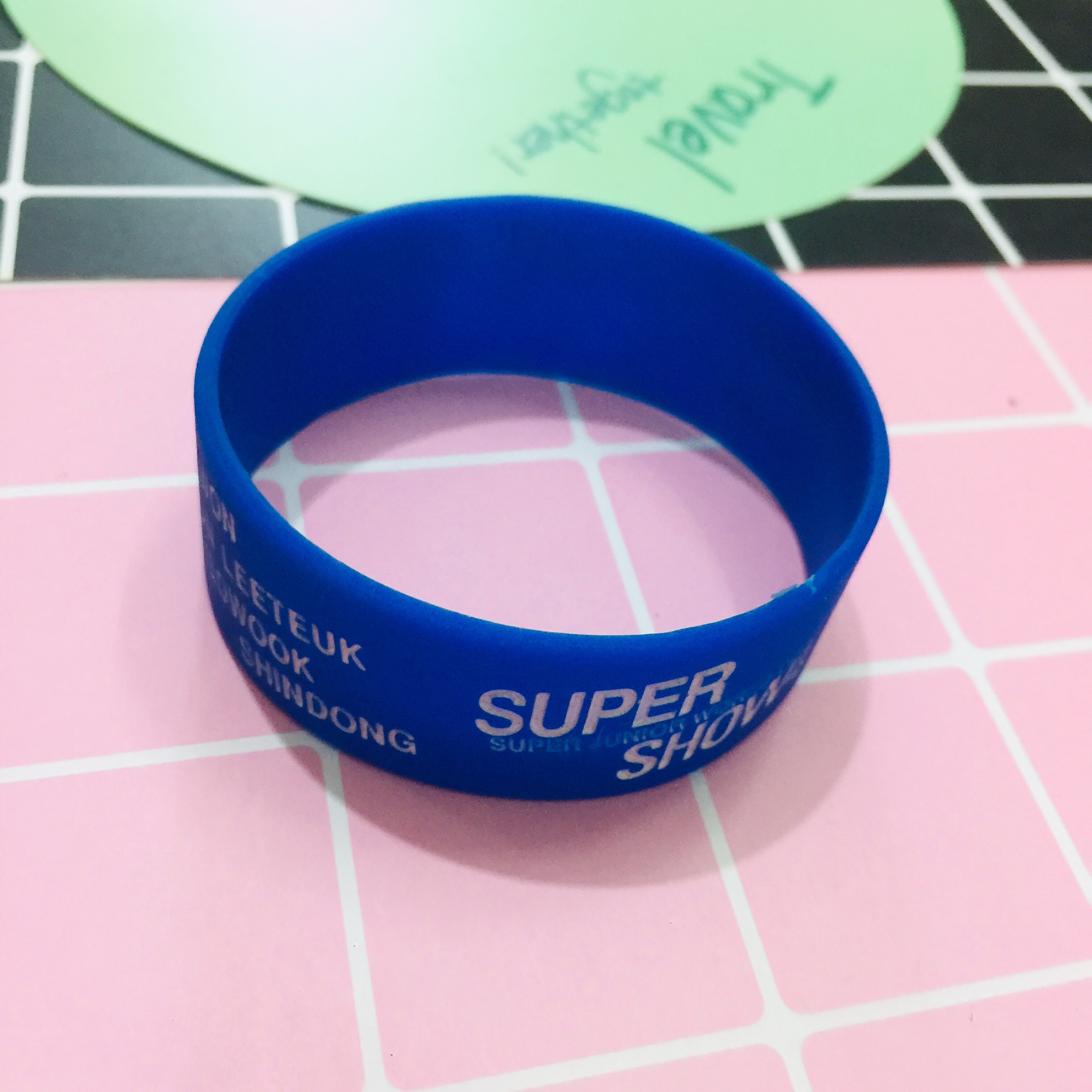 VÒNG TAY. LẮC TAY CAO SU BẢN TO CÁ TÍNH KPOP COMBO 2 VÒNG MÀU KHÁC NHAU
