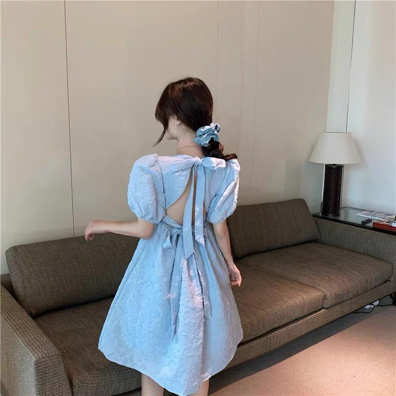 ĐẦM DỰ TIỆC XỐP ÉP HOA VĂN 2 LỚP CÓ MÚT NGỰC SẴN PHỐI NƠ SAU TRẮNG XANH CỔ VUÔNG TAY LỠ DÁNG XÒE