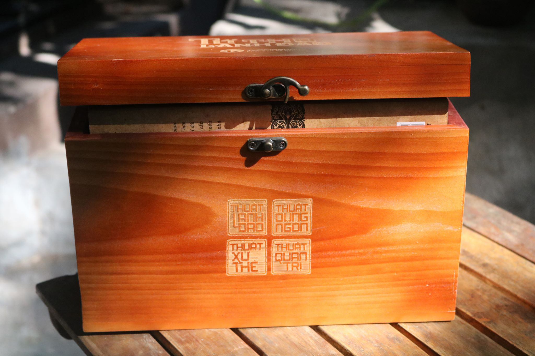 Bộ hộp gỗ Tứ thư lãnh đạo (Tái bản)