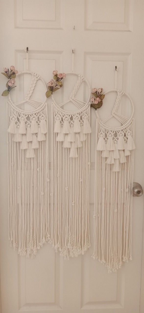 1 dreamcatcher macrame handmade kèm hoa trang trí