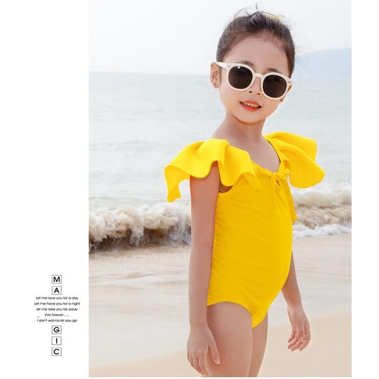 Đồ bơi Bikini liền thân bé gái bèo cổ hoa hồng hở lưng cột nơ kèm nón.