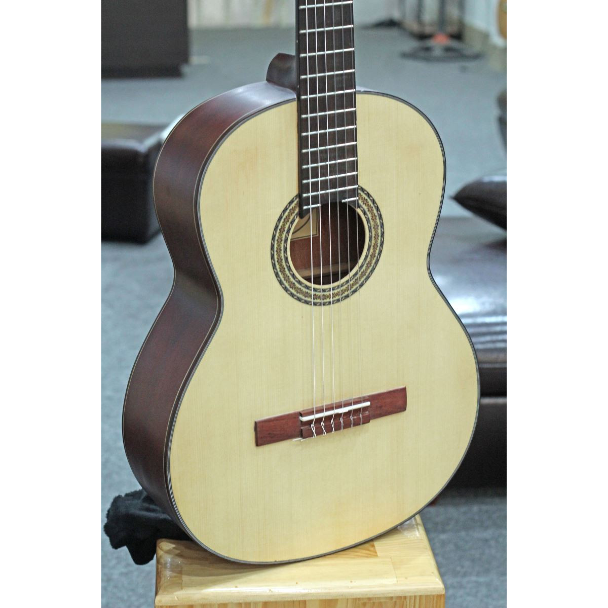 Đàn Guitar Classic C170 (full solid) chất lượng tốt , Có Ty Chỉnh Cần