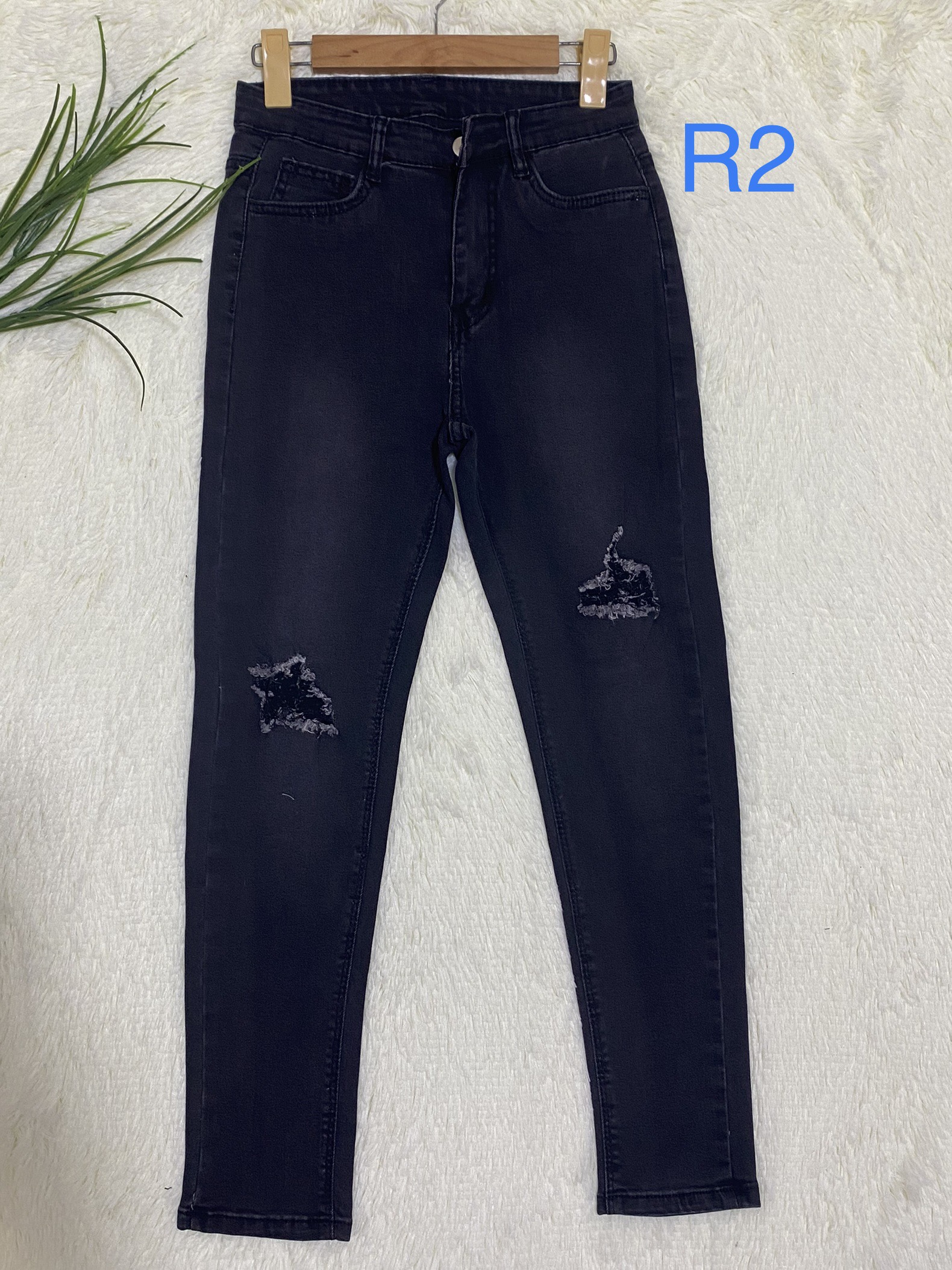 Quần dài jean nữ rách gối  có size 26-31. Vải dày và co giãn. YUME JEAN BIGSIZE