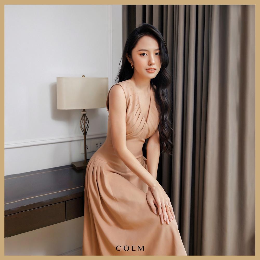 Váy Đầm Thiết Kế Maxi Dáng Dài Cổ Xẻ Chiết Eo Màu Caramel Sang Trọng CO EM Chất Vải Solid Phù Hợp Đi Dạo Phố Dự Tiệc