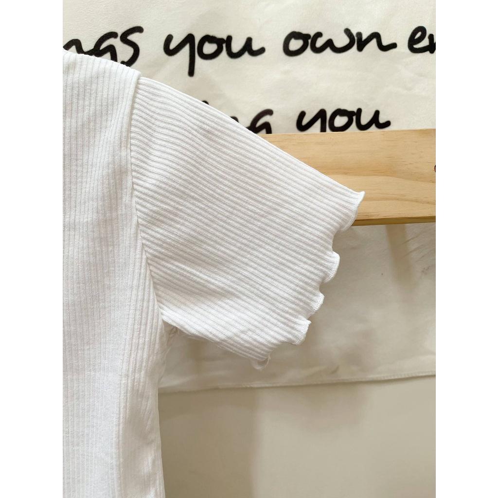 Áo Croptop Tay Ngắn Cổ V Phối Nút