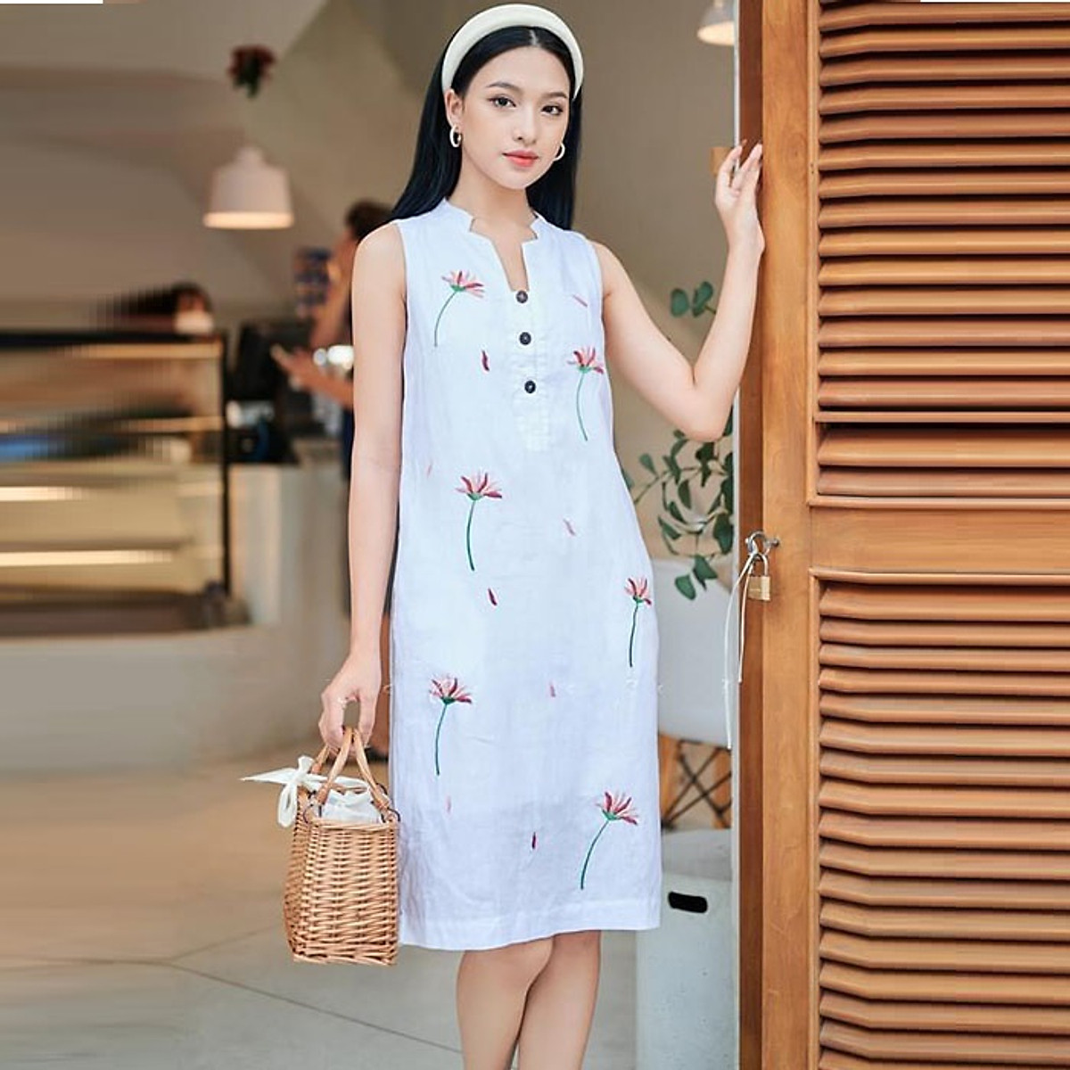 Đầm suông linen tưng premium cổ tàu sát nách thêu hoa sang trọng