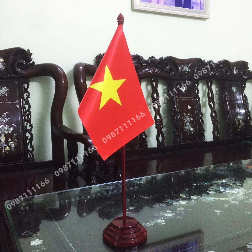 Cờ Để Bàn Đế gỗ Cắm 1 cờ Việt Nam In Kỹ Thuật Số