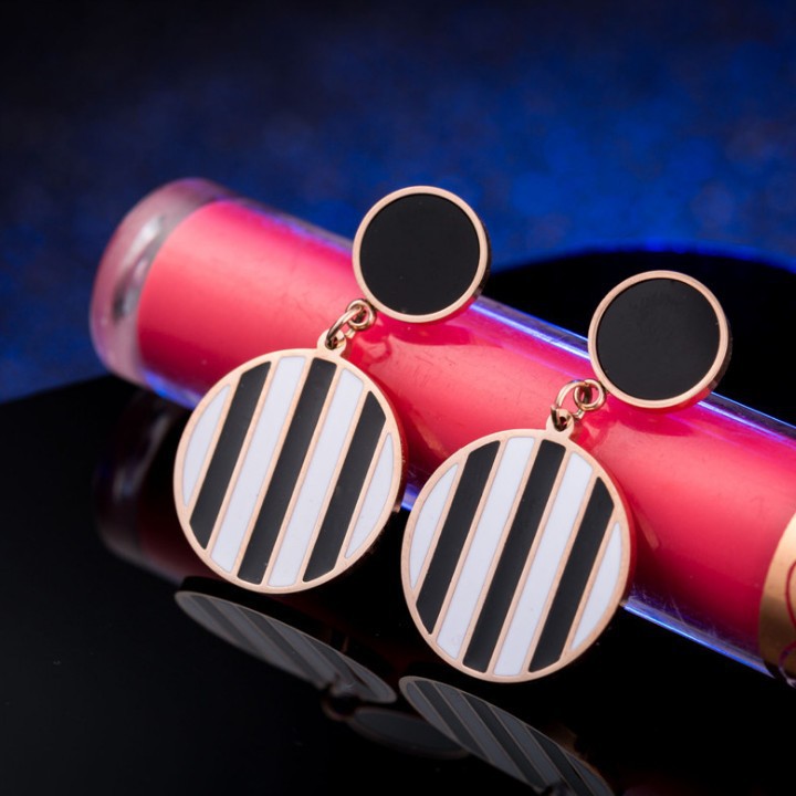 Bông Tai Dự Tiệc Titan Không Đen TT 1753