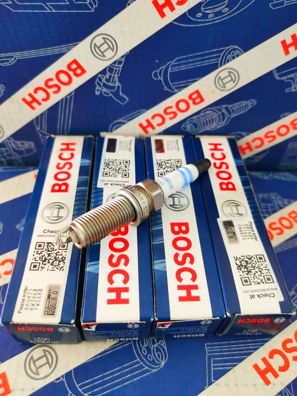 Bugi Bosch Tuýp 14 Ren 12 Lexus LS500, CT200H, BMW X6, X5, Infiniti QX56/QX60/QX70/QX80, Toyota Land Cruiser