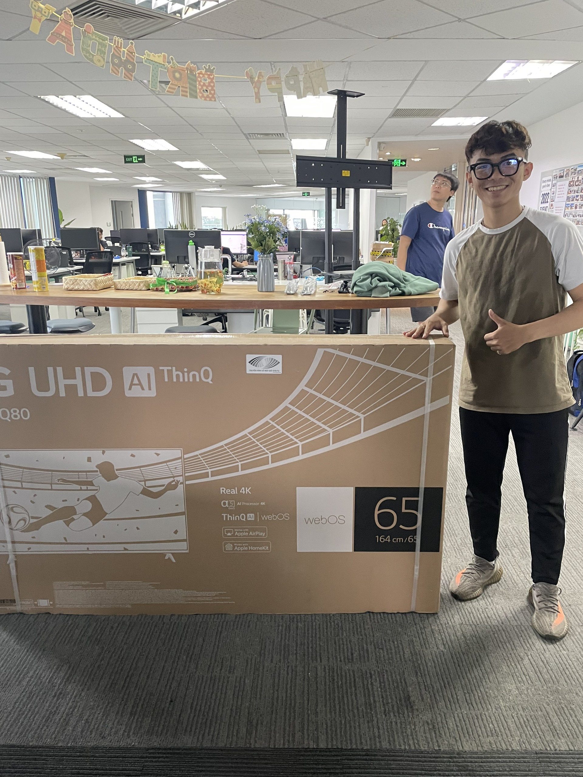 Giá Treo TiVi Di Động North Bayou AVA1800 Màu Đen Lắp Cho Màn Hình Từ 55 inch - 80 inch Nhập Khẩu
