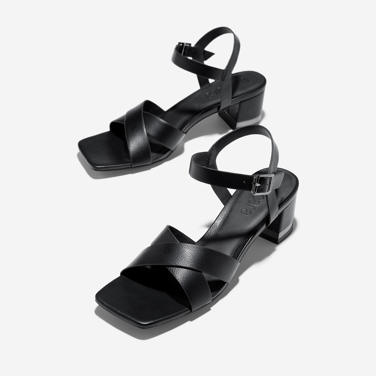 Giày sandals quai chéo nhấn đế metallic - SDN 0789