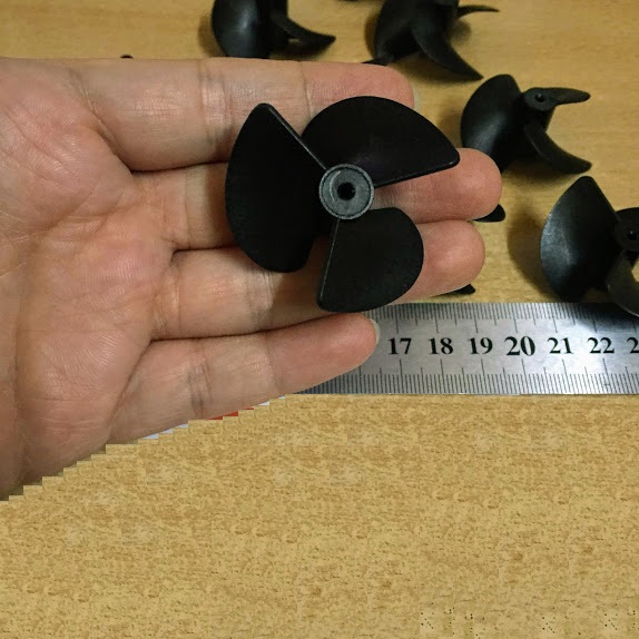 Chân vịt 3 cánh đường kính 40mm trục 2mm dành để chế tạo, giá bán 1 cái