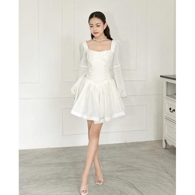 ĐẦM TRẮNG CỔ VUÔNG XOÈ ĐAN DÂY EO
