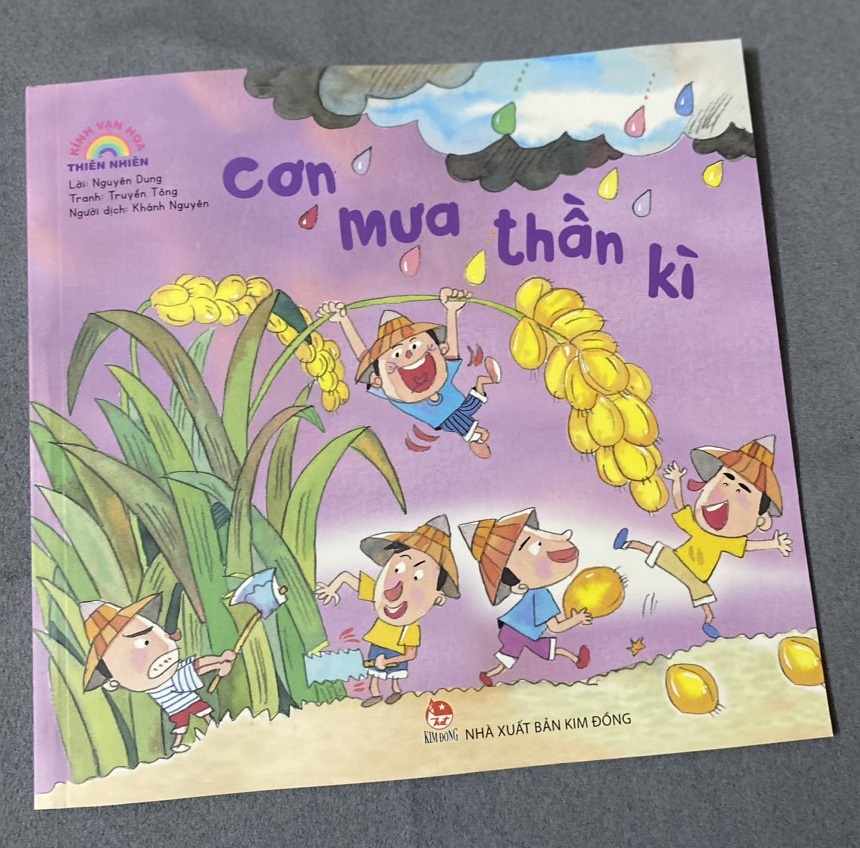 Sách - Kính vạn hoa thiên nhiên: Cơn mưa thần kì