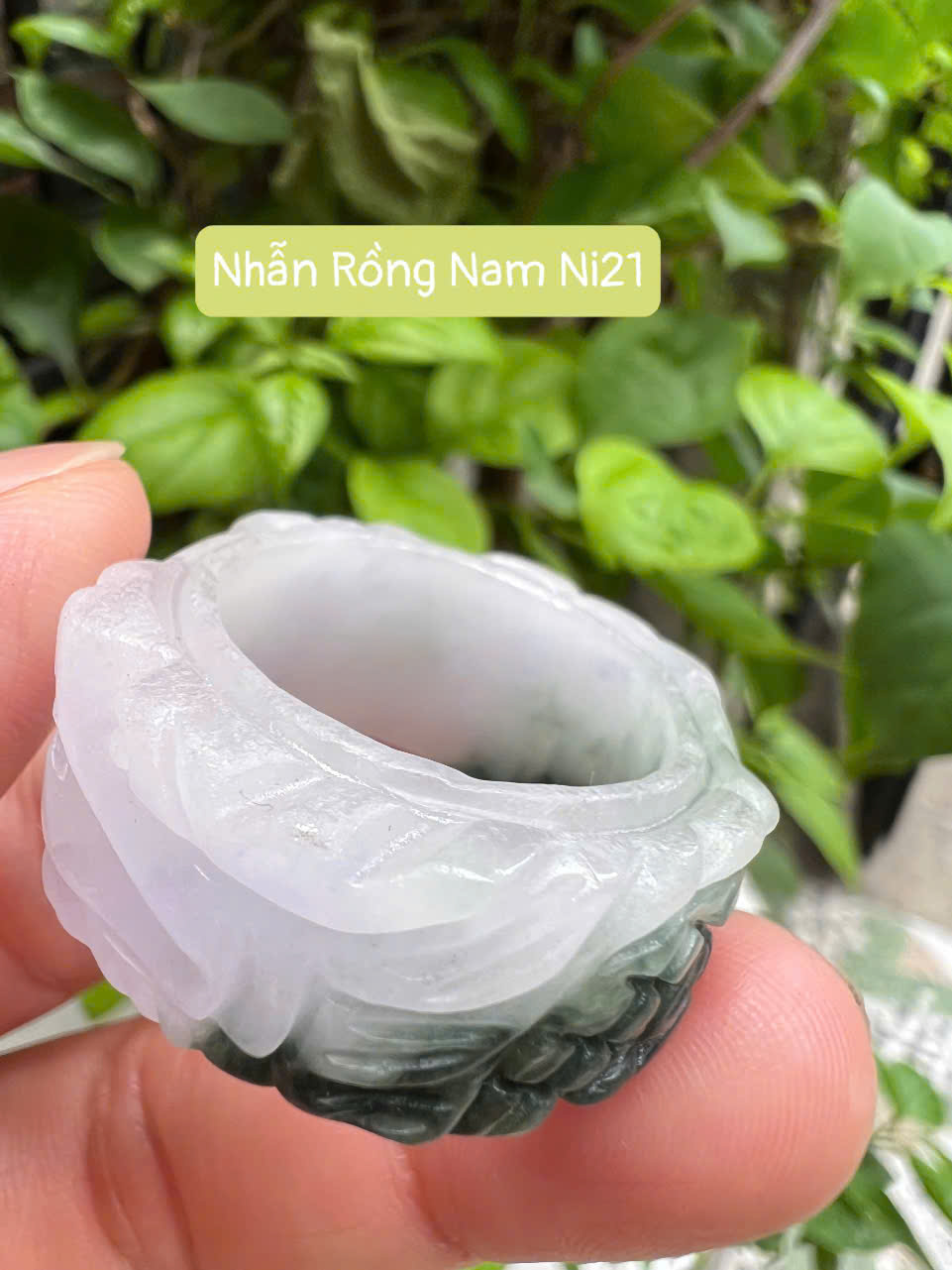 Nhẫn Rồng Nam Ni 21mm Cao 13mm Dầy 5mm Cẩm Thạch màu màu trắng xanh đậm phía dưới đẹp ạ