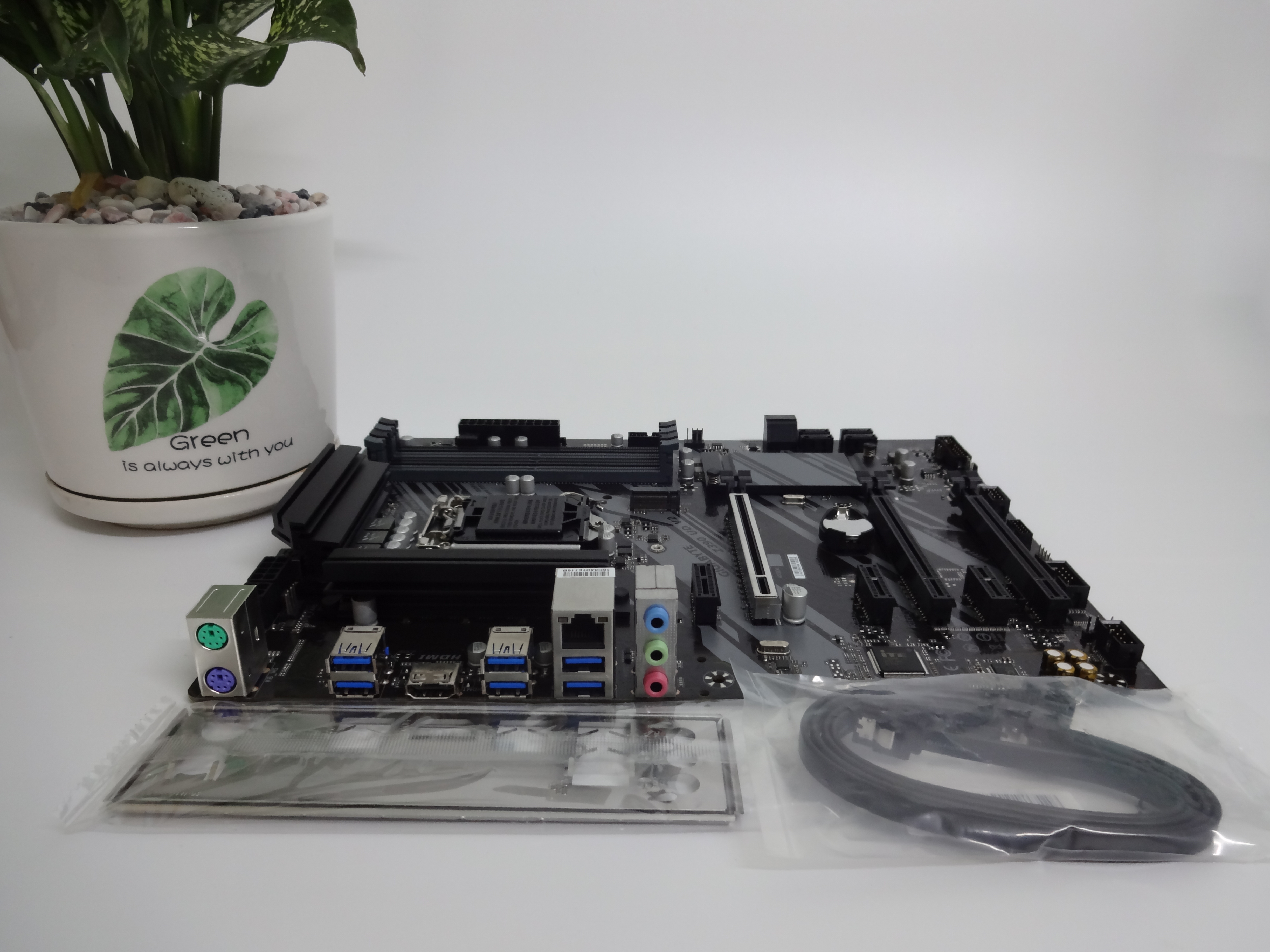 Mainboard GIGABYTE Z390 UD (Intel Z390, Socket 1151, ATX, 4 khe RAM DDR4)- Hàng chính hãng