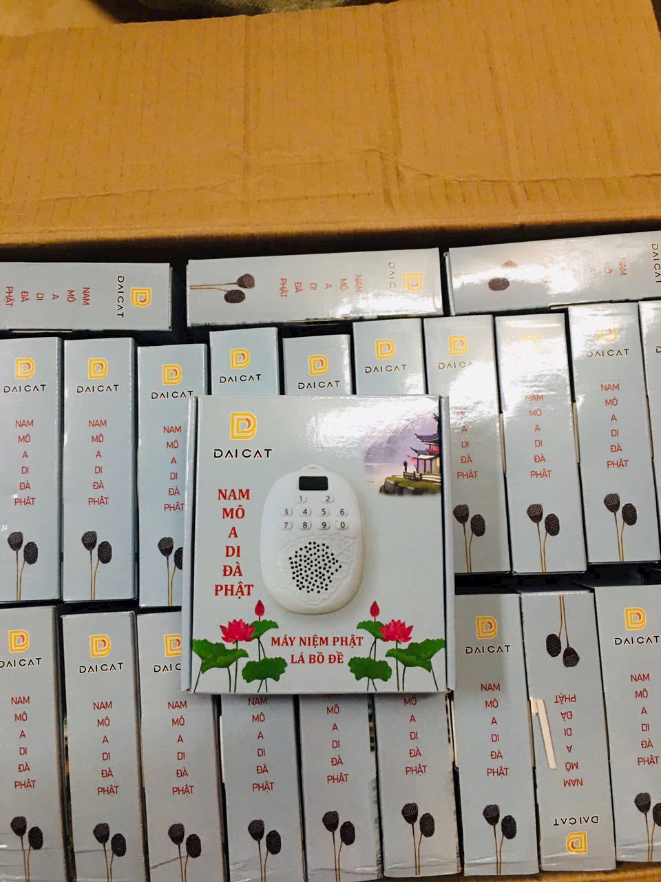 Máy niệm Phật lá Bồ đề có sẵn 60 bài trong máy - Có khe thẻ nhớ Jack tai nghe - Loa nghe pháp nghe kinh-HÀNG CHÍNH HÃNG