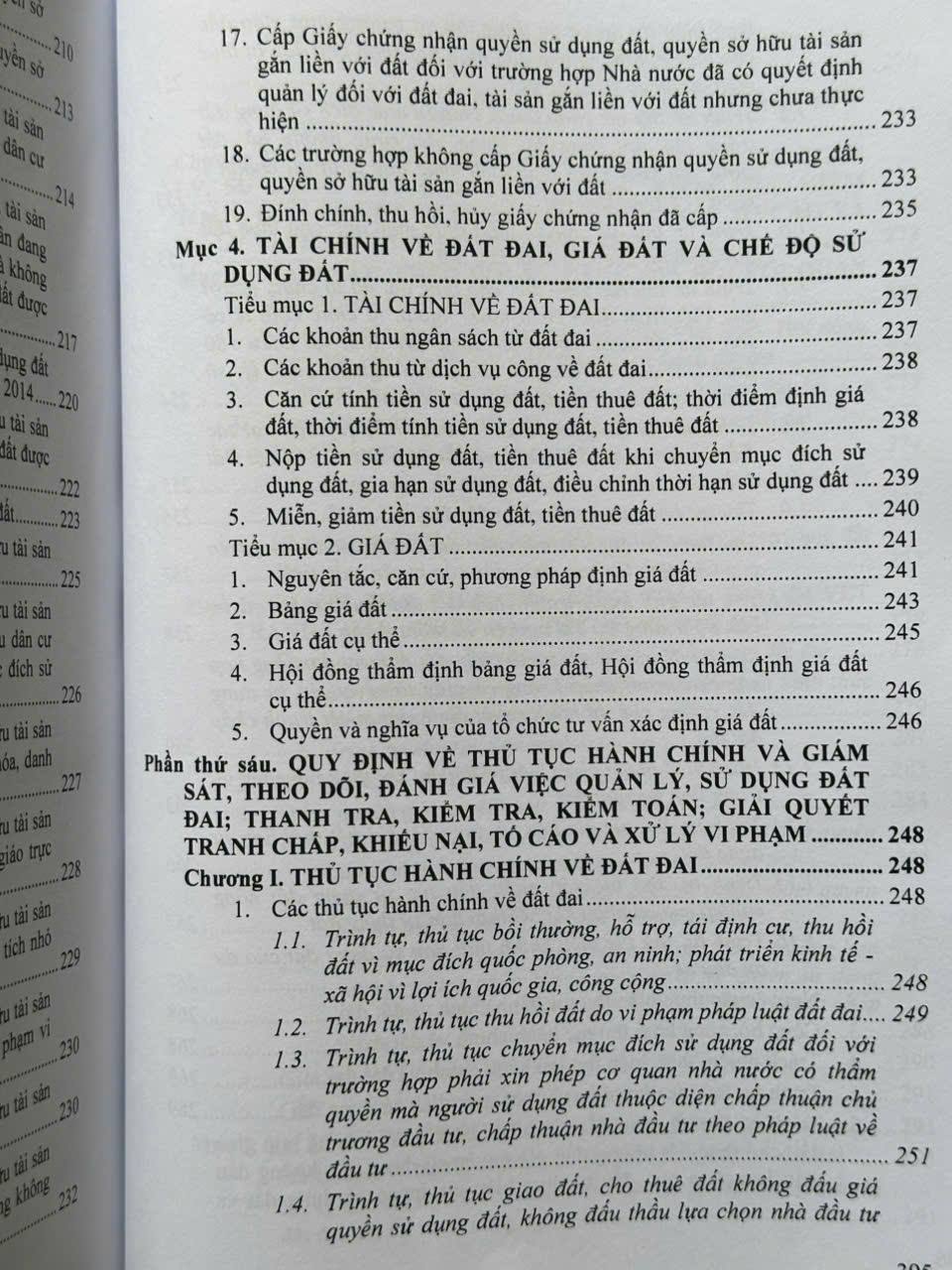 Sách Quy Định Chi Tiết Thi Hành Luật Đất Đai, Đăng Ký Đất Đai, Tài Sản Gắn Liền Với Đất, Cấp Giấy Chứng Nhận Quyền Sử Dụng Đất - V2521T