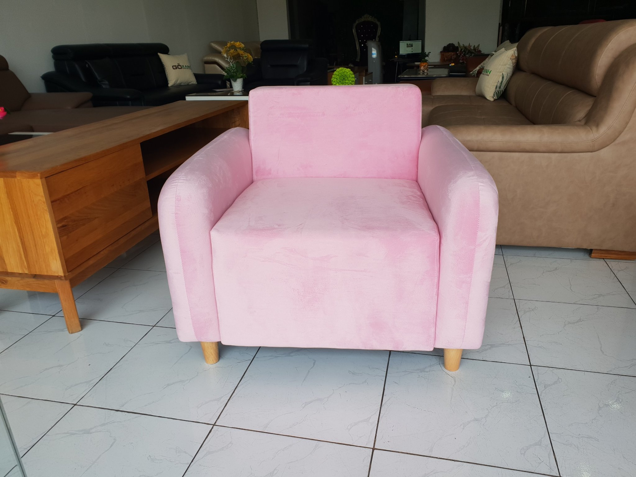 Ghế Sofa Bọc Vải Nhung Màu Hồng Dễ Thương