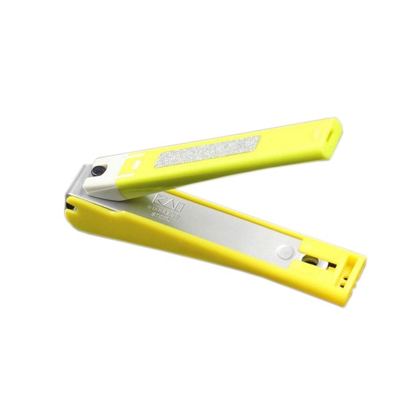 Bấm Móng Tay Inox Thân Nhựa Tybe W001 Kai Razor 39262 -KE0110 Cỡ Trung (Màu Xanh)