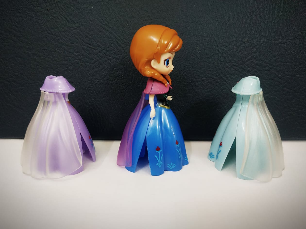 Đồ chơi búp bê thay váy: Set 1 búp bê công chúa Disney cổ tích kèm 3 váy dạ hội thời trang thay đổi