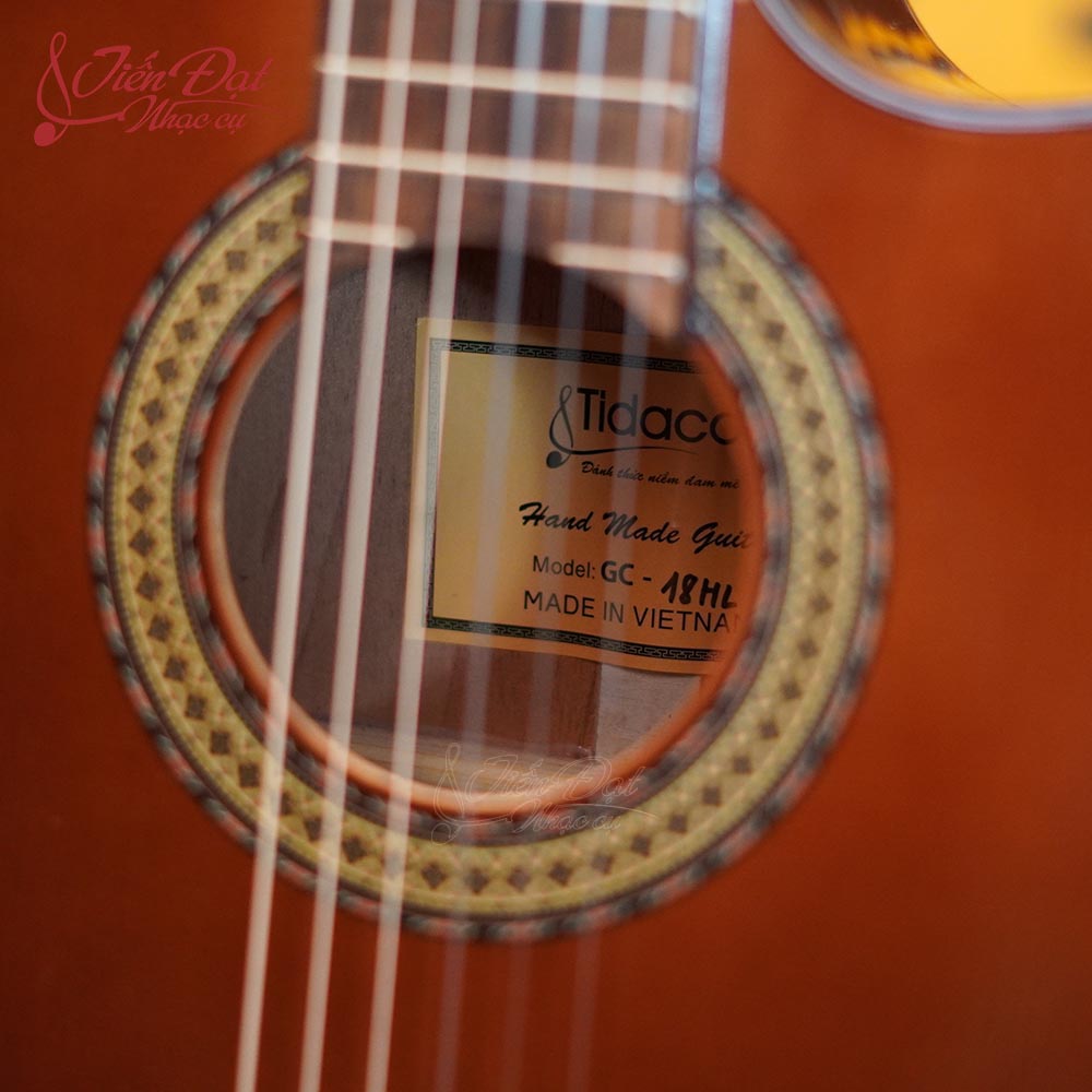 ĐÀN CLASSIC GUITAR VIỆT NAM GC-18 HL, Gỗ thông chất lượng cao