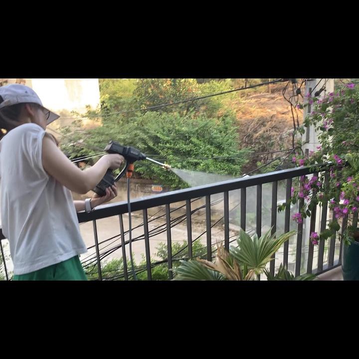 Máy xịt rửa xe không dây, dùng pin khủng 199V, mẫu mới 2021