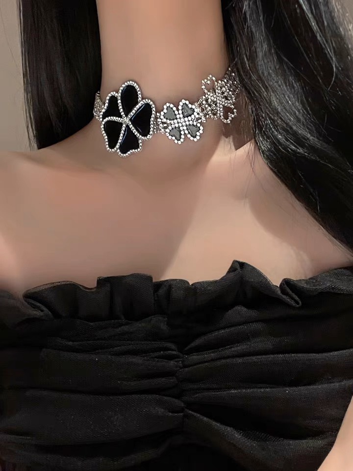 Dây chuyền mặt hoa đá siêu hot thời trang dành cho nữ