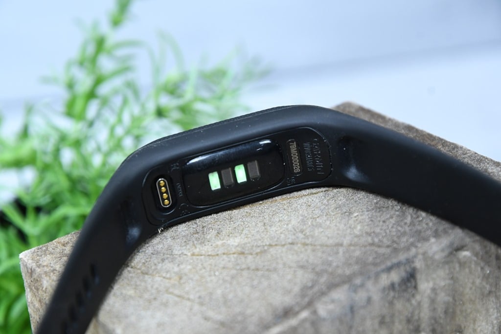 Vòng tay theo dõi sức khỏe, theo dõi vận động Garmin Vivosmart 5 (Hàng chính hãng)