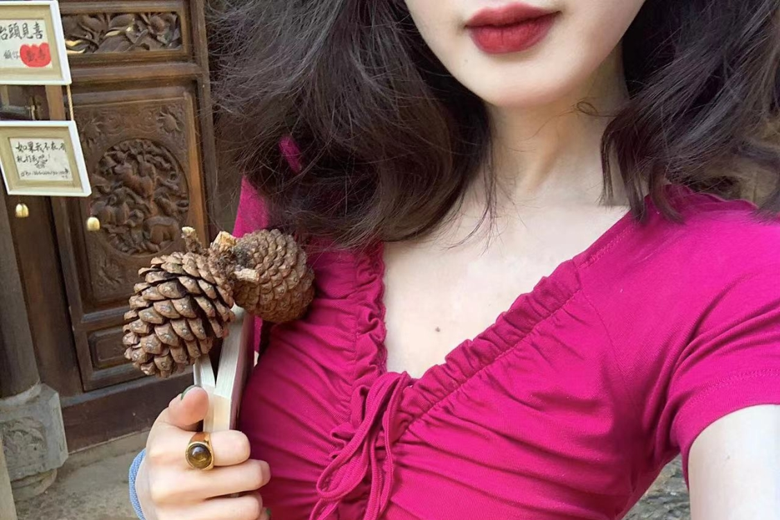 SHUANGYAN Ăn rau xanh, mứt dâu, mùa hè thanh lịch, thanh lịch, thanh long, váy cổ chữ V màu đỏ, váy trắng, váy gầy.