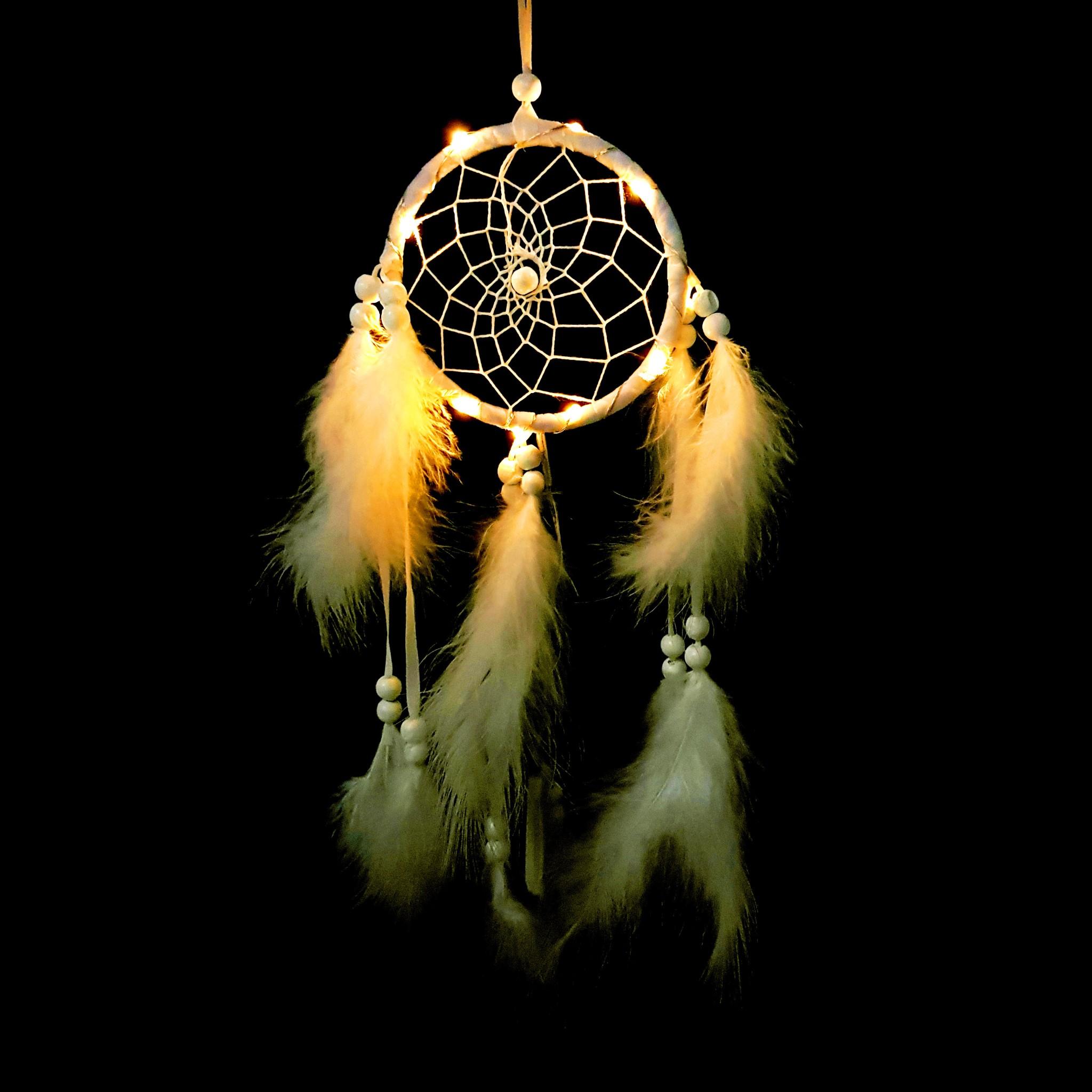 Dreamcatcher Trắng Hạt Gỗ