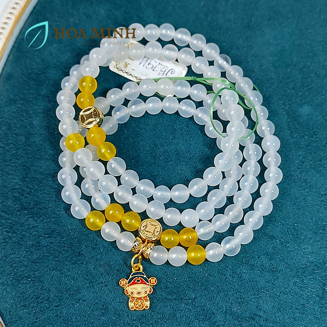 Vòng tay chuỗi 108 hạt Mã Não trắng 6 li phối đá Mã Não vàng, charm Thần Tài bạc xi vàng Bình An Tài Lộc
