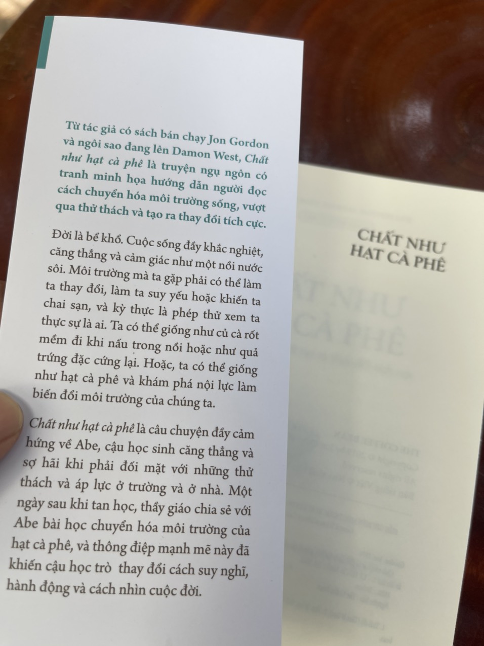 CHẤT NHƯ HẠT CÀ PHÊ – Một bài học giản dị tạo ra thay đổi tích cực – Jon Gordon và Damon West – Huy Minh dịch – NXB Trẻ (Bìa mềm)