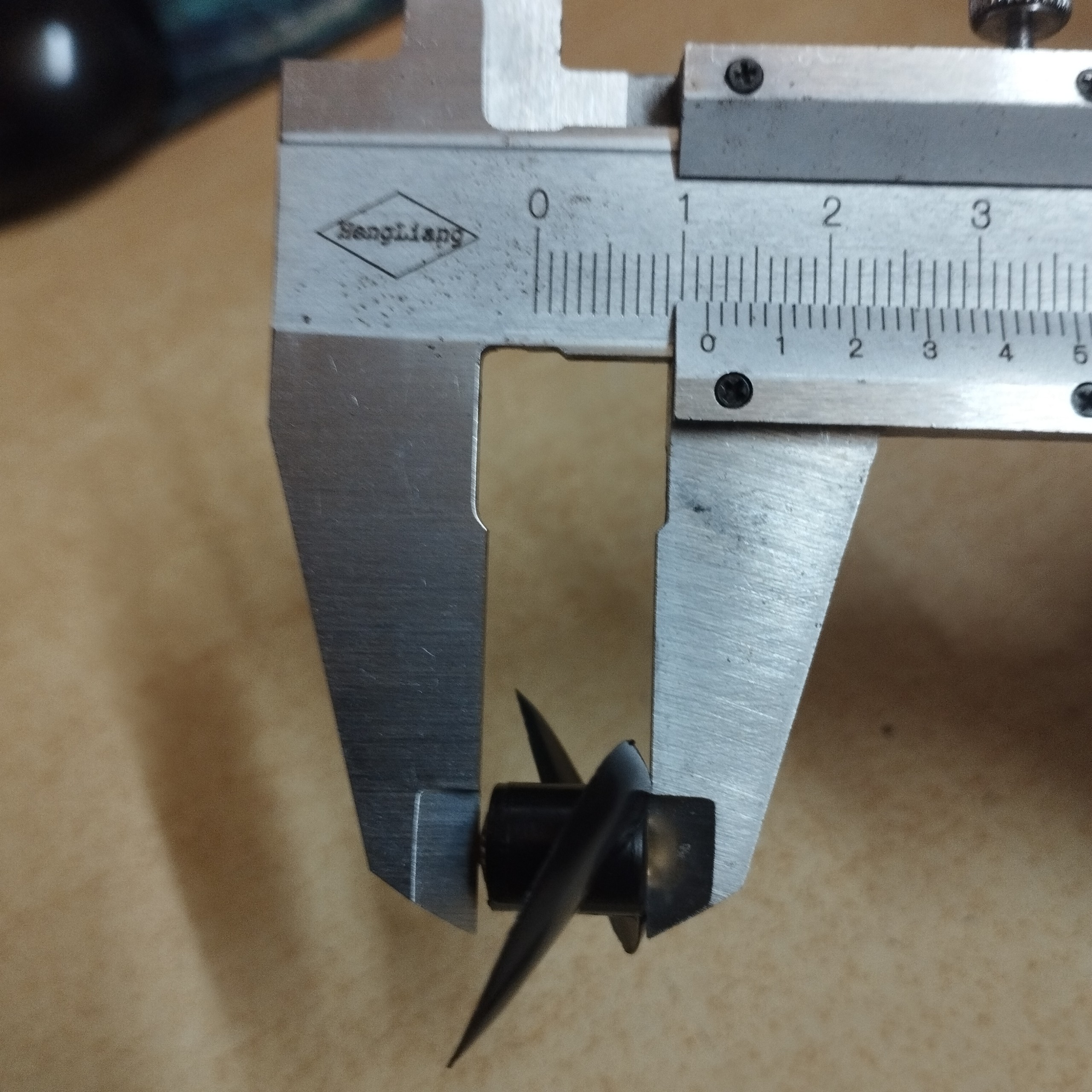 Chân vịt có ren xoắn kích thước 3x36mm, bán theo cặp thuận nghịch