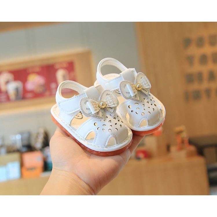 Giày tập đi Sandal cho bé gái tập đi đế mềm đính hoa chống trơn trượt phong cách Hàn Quốc D66