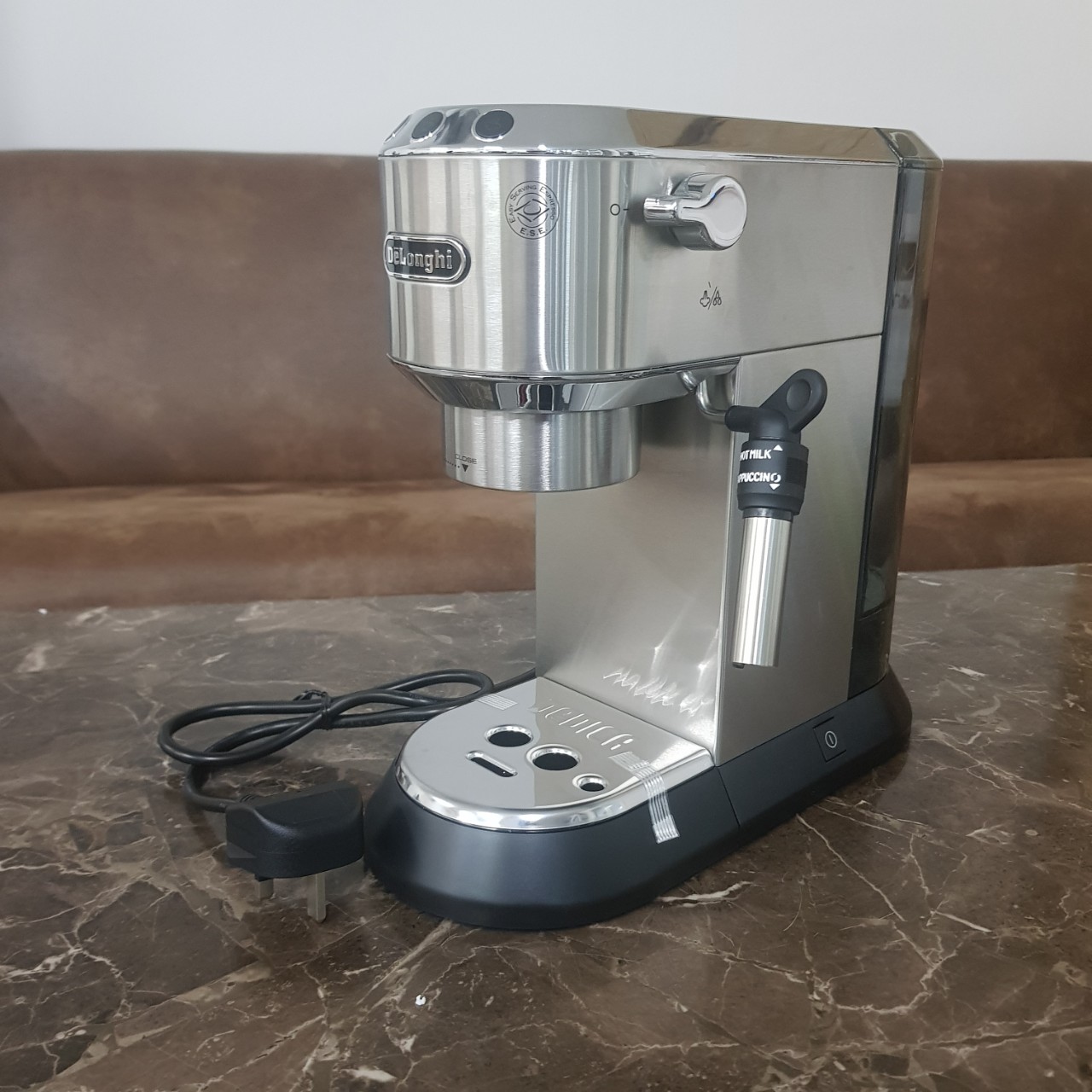 Máy pha cà phê thương hiệu Delonghi EC685.M công suất 1300W pha chế được Espresso, Cappuccino - Hàng Nhập Khẩu