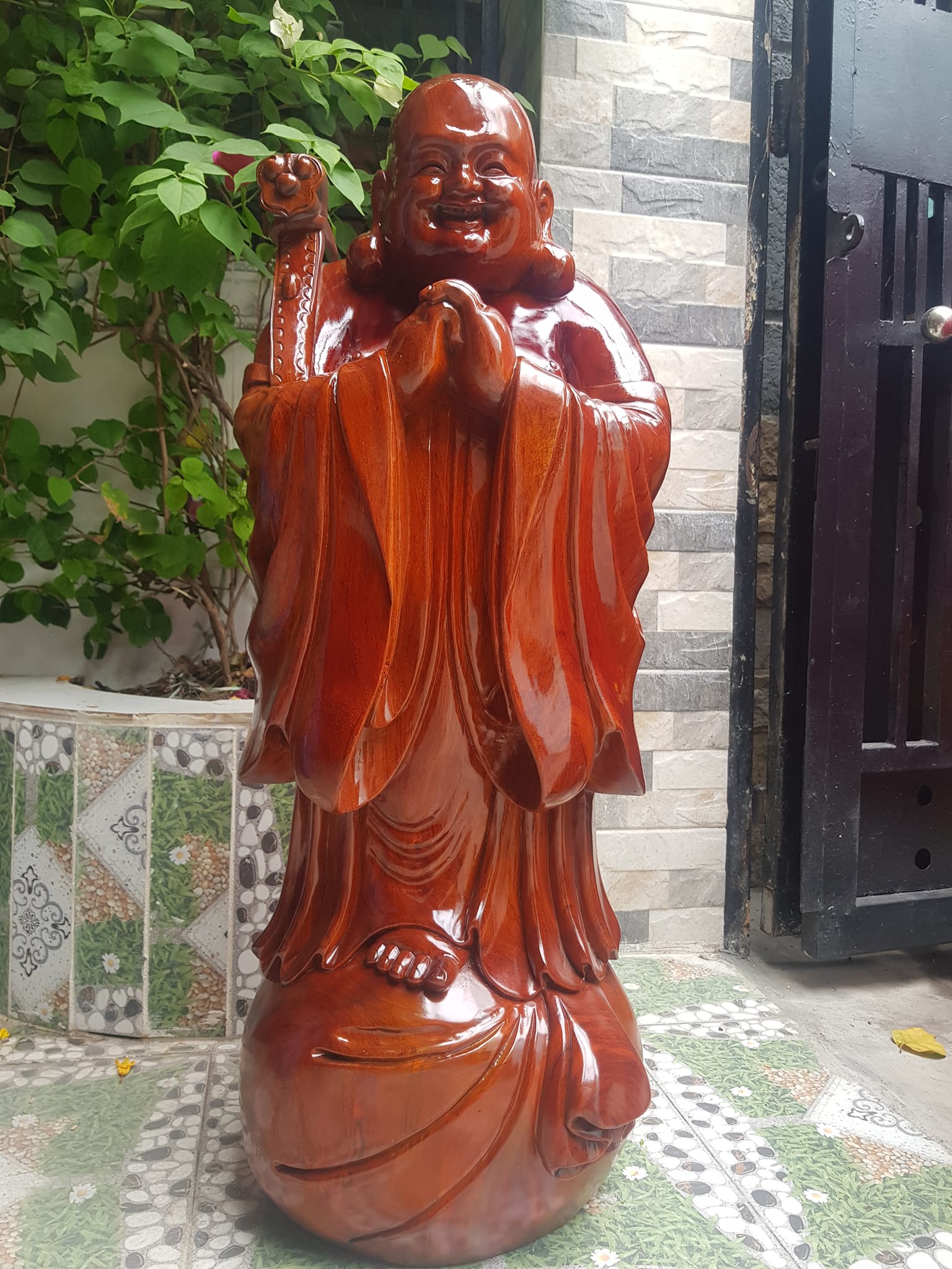 Tượng Gỗ Mỹ Nghệ Phật Di Lặc Đứng Trên Bao Tiền to Chúc Phúc Tay Cầm Như Ý dãy tiền Size Cao 80cm Đk 30cm Sâu 20cm Anh Chị Trưng Bày Phòng Khách ở Nhà , Công Ty, cửa hàng quà biếu tặng ạ