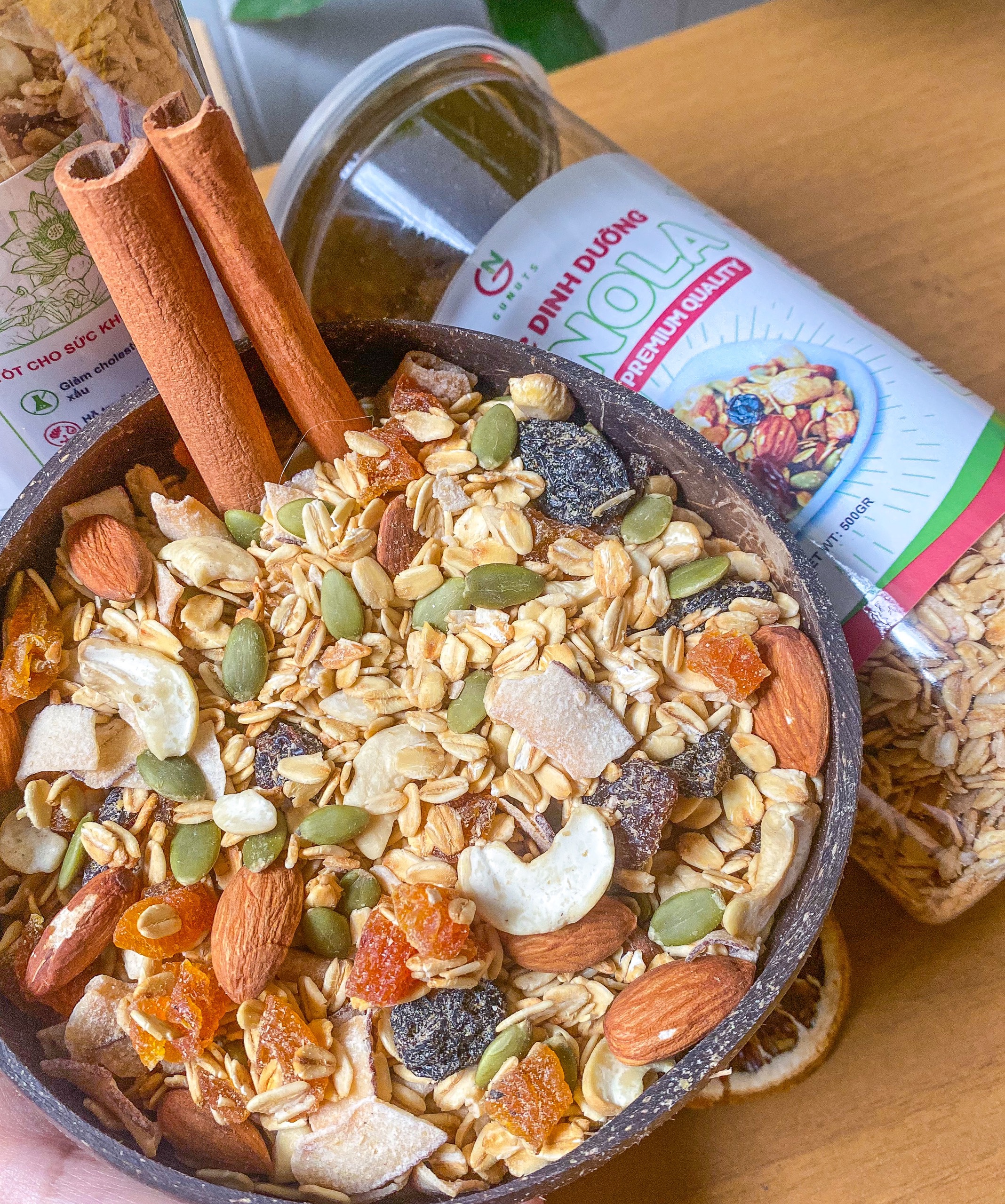 Granola Ngũ Cốc Ăn Kiêng - Ngũ Cốc Granola Siêu Hạt Gunuts Không Đường Chính Hãng Giúp Bổ Sung Và Phát Triển Trí Não Hộp 500g