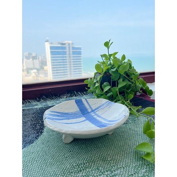 Dĩa mộc ba chân