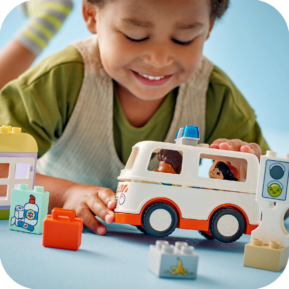 Đồ Chơi Lắp Ráp Xe Cứu Thương &amp;amp; Tài Xế LEGO DUPLO 10447 (19 Chi Tiết)
