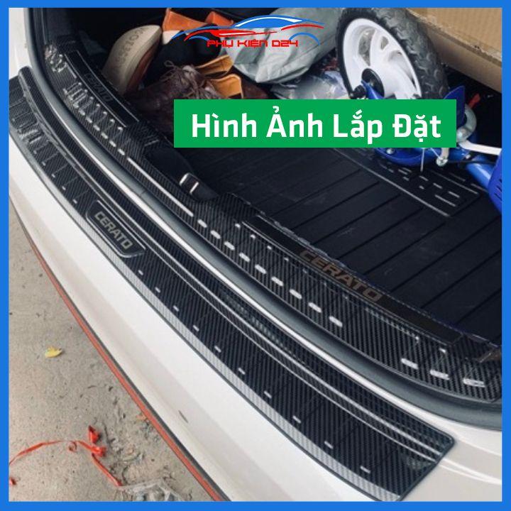 Ốp chống trầy cốp Cerato 2019-2020-2021-2022 thép không gỉ vân Cacbon bảo vệ xe chống va đập