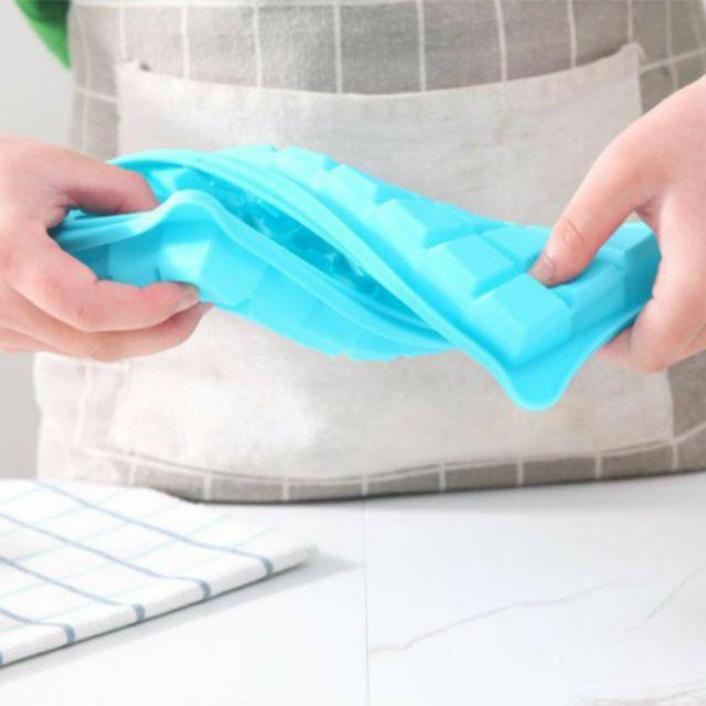Khay làm đá,trữ đồ silicon có nắp đậy mềm dẻo dễ dàng lấy đá