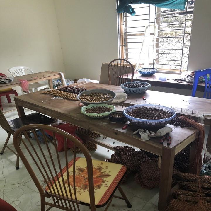 Đệm hạt gỗ tựa lưng massage ô tô 100% gỗ Hương Đỏ tự nhiên, đan kết diềm mép cao cấp - Dạng cài đàn