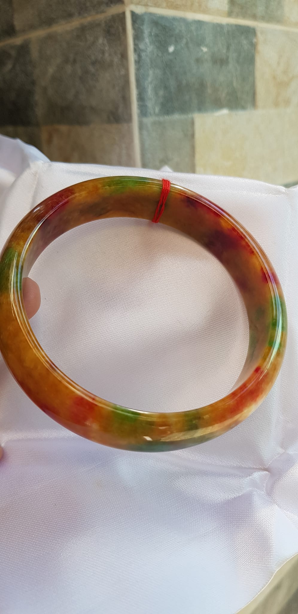 Vòng đeo tay Nam Cẩm Thạch Bản Hẹ Tứ Quý Ni 67mm X cao 16mm x dầy 7mm Màu tứ quý đỏ vàng xanh bóng đẹp Nam tay to 78kg - 90kg đeo đẹp tươi may mắn ạ