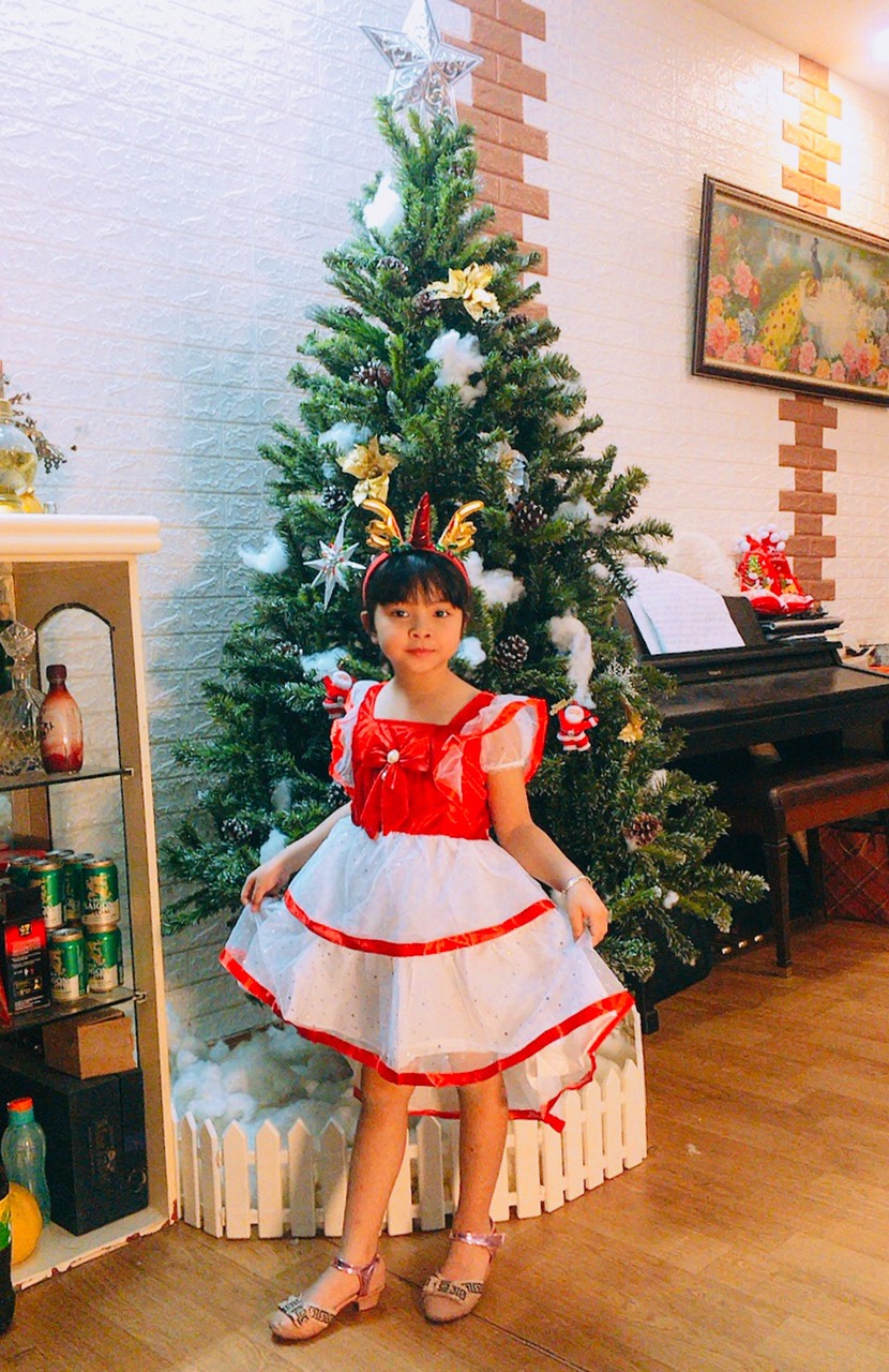 Váy Noel nhung pha lưới siêu xinh hoá trang Noel