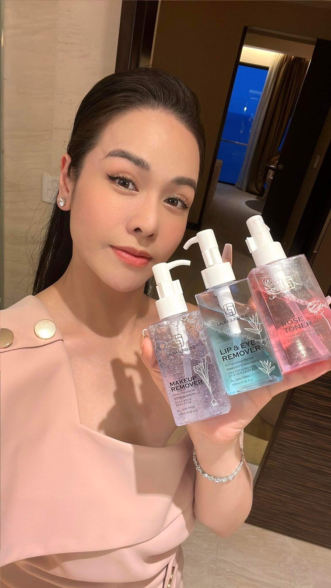 Nước hoa hồng cân bằng da Hàn Quốc 120ml - Rose Toner - Laura Sunshine - Nhật Kim Anh