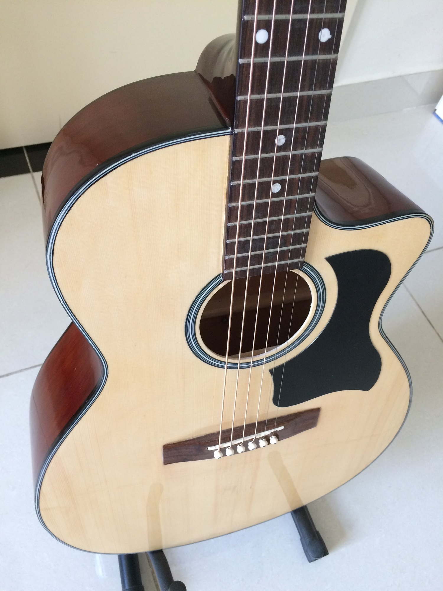 Đàn Guitar Acoustic DT70 màu gỗ tự nhiên laminate cần đàn có ty dành cho bạn mới tập Duy Guitar tặng 4 phụ kiện