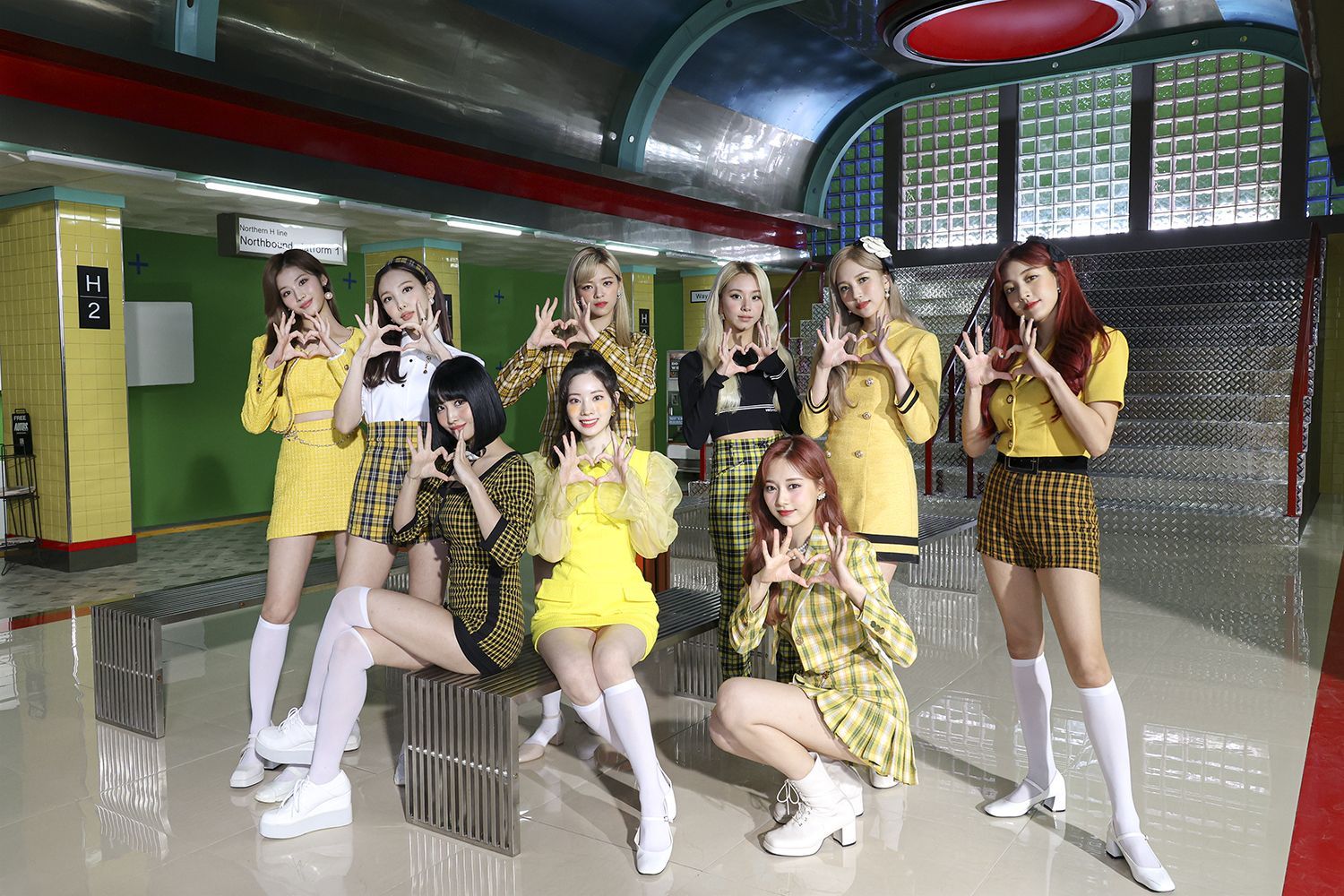 Poster 8 tấm A4 TWICE nhóm nhạc idol Kpop tranh treo album ảnh in hình đẹp (MẪU GIAO NGẪU NHIÊN)